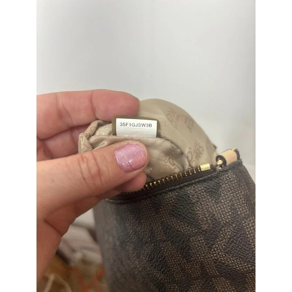 Michael Kors Jet Set wristlet (8x5) Brown (Vintage 2013)
